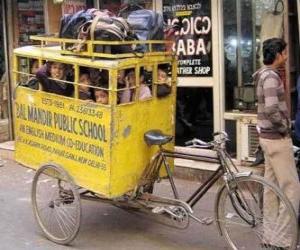 Puzzle Σχολικό λεωφορείο στην Ινδία